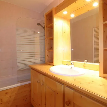 Bel 2 Pieces Pour 4 Pers. Avec Balcon Nord, Au Pied Des Pistes A Les Allues - Fr-1-182-21 *